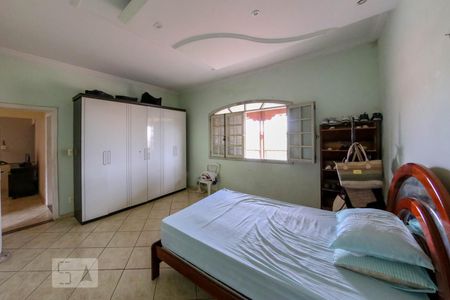 Casa à venda com 200m², 6 quartos e 3 vagas Casa à venda com 200m², 6 quartos e 3 vagasQuarto Suíte 2