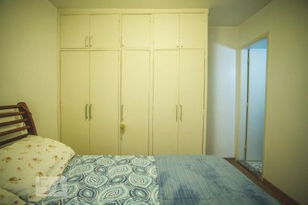 Casa à venda com 250m², 4 quartos e 2 vagas Casa à venda com 250m², 4 quartos e 2 vagasSuíte 2 - Armários