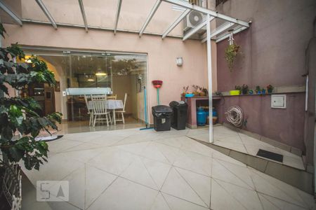 Casa à venda com 250m², 4 quartos e 2 vagas Casa à venda com 250m², 4 quartos e 2 vagasQuintal