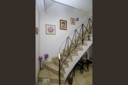 Apartamento à venda com 169m², 3 quartos e sem vaga Apartamento à venda com 169m², 3 quartos e sem vagaEscada