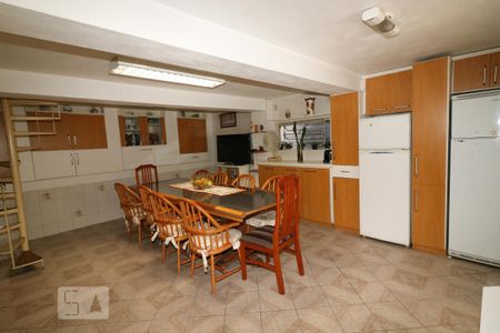 Casa à venda com 267m², 4 quartos e 4 vagasCozinha