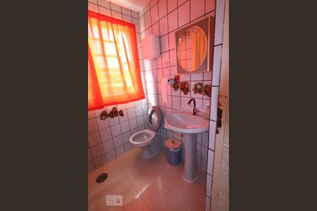 Casa à venda com 267m², 4 quartos e 4 vagasBanheiro 2