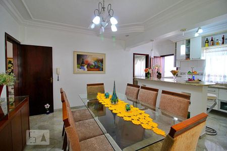 Casa para alugar com 400m², 4 quartos e 30 vagasCozinha