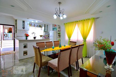 Casa para alugar com 400m², 4 quartos e 30 vagasCozinha