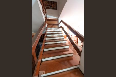 Casa à venda com 400m², 4 quartos e 4 vagasEscada