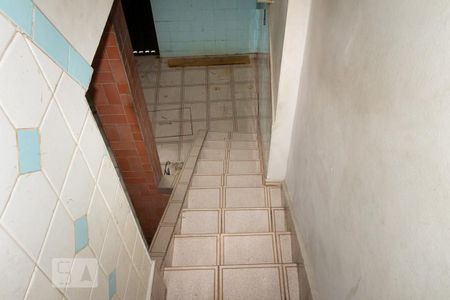 Casa à venda com 130m², 2 quartos e 1 vaga Casa à venda com 130m², 2 quartos e 1 vagaEscada