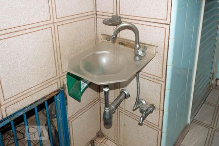Casa à venda com 130m², 2 quartos e 1 vaga Casa à venda com 130m², 2 quartos e 1 vagaBanheiro de Serviço