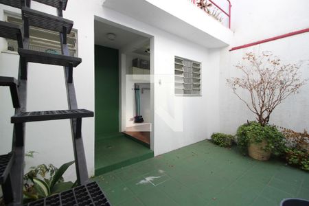 Casa à venda com 128m², 2 quartos e 1 vaga Casa à venda com 128m², 2 quartos e 1 vagaQuintal