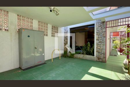 Garagem de casa à venda com 2 quartos, 128m² em Vila Madalena, São Paulo