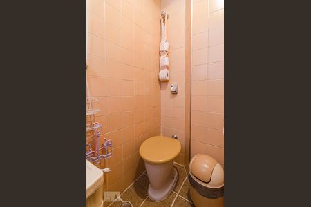 Apartamento à venda com 57m², 2 quartos e sem vaga Apartamento à venda com 57m², 2 quartos e sem vagaBanheiro de serviço