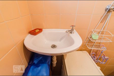 Apartamento à venda com 57m², 2 quartos e sem vaga Apartamento à venda com 57m², 2 quartos e sem vagaBanheiro de serviço