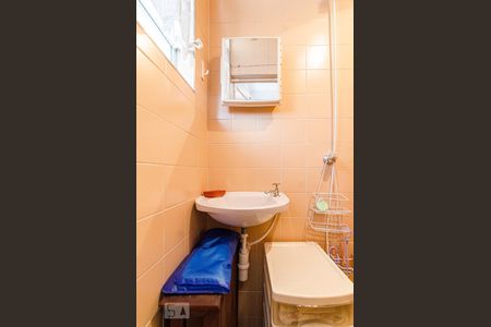 Apartamento à venda com 57m², 2 quartos e sem vaga Apartamento à venda com 57m², 2 quartos e sem vagaBanheiro de serviço