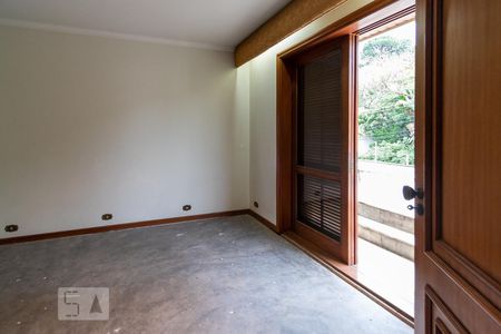 Casa à venda com 800m², 5 quartos e 8 vagas Casa à venda com 800m², 5 quartos e 8 vagasSala de tv suíte master