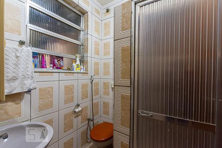 Casa à venda com 140m², 3 quartos e 1 vaga Casa à venda com 140m², 3 quartos e 1 vagaBanheiro da garagem
