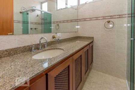 Casa à venda com 155m², 3 quartos e 2 vagas Casa à venda com 155m², 3 quartos e 2 vagasBanheiro da Suíte