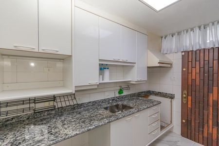 Casa à venda com 155m², 3 quartos e 2 vagas Casa à venda com 155m², 3 quartos e 2 vagasCozinha