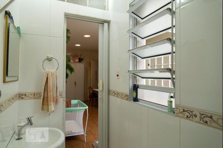 Casa à venda com 365m², 4 quartos e 4 vagasBanheiro de Serviço