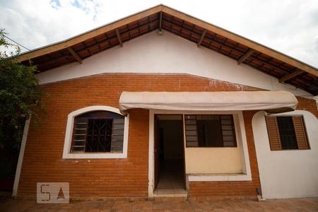 Casa à venda com 130m², 4 quartos e 3 vagas Casa à venda com 130m², 4 quartos e 3 vagasFachada