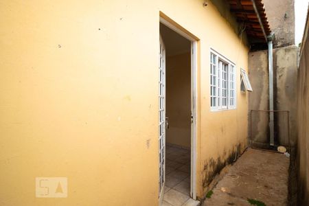 Casa à venda com 130m², 4 quartos e 3 vagas Casa à venda com 130m², 4 quartos e 3 vagasFachada Fundos