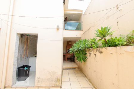 Casa à venda com 240m², 3 quartos e 1 vaga Casa à venda com 240m², 3 quartos e 1 vagaArea de Serviço