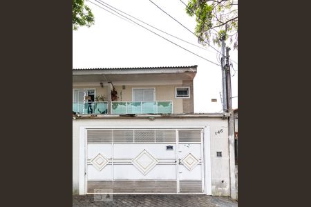 Casa à venda com 136m², 2 quartos e 2 vagas Casa à venda com 136m², 2 quartos e 2 vagasFachada da Casa