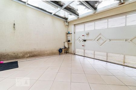 Casa à venda com 136m², 2 quartos e 2 vagas Casa à venda com 136m², 2 quartos e 2 vagasQuintal - Garagem