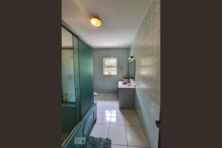 Casa à venda com 345m², 4 quartos e 3 vagasBanheiro 1