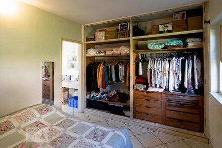 Casa à venda com 440m², 5 quartos e 4 vagas Casa à venda com 440m², 5 quartos e 4 vagasEdícula Quarto - Suíte