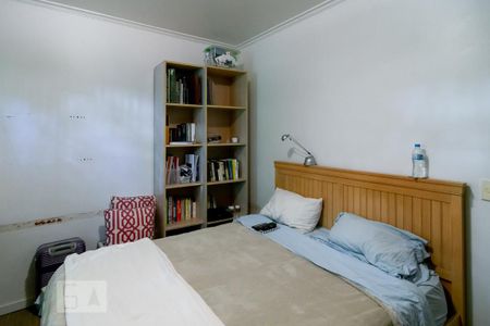 Casa à venda com 440m², 5 quartos e 4 vagas Casa à venda com 440m², 5 quartos e 4 vagasQuarto 1