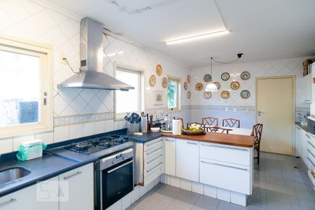 Casa à venda com 440m², 5 quartos e 4 vagas Casa à venda com 440m², 5 quartos e 4 vagasCozinha