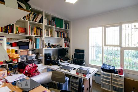 Casa à venda com 440m², 5 quartos e 4 vagas Casa à venda com 440m², 5 quartos e 4 vagasQuarto 3