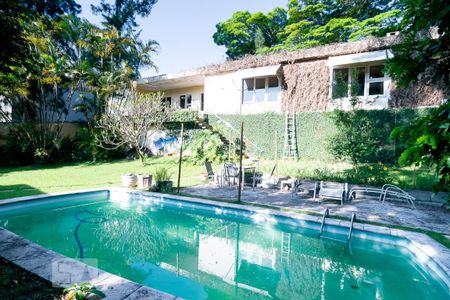 Casa à venda com 440m², 5 quartos e 4 vagas Casa à venda com 440m², 5 quartos e 4 vagasÁrea Verde