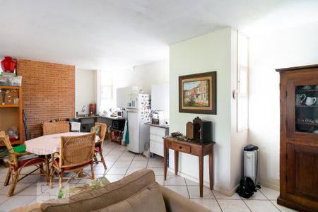 Casa à venda com 440m², 5 quartos e 4 vagas Casa à venda com 440m², 5 quartos e 4 vagasEdícula