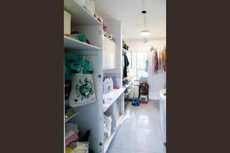 Casa à venda com 440m², 5 quartos e 4 vagas Casa à venda com 440m², 5 quartos e 4 vagasÁrea de Serviço