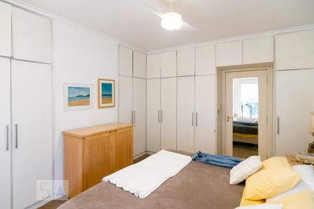 Casa à venda com 440m², 5 quartos e 4 vagas Casa à venda com 440m², 5 quartos e 4 vagasQuarto 4 - Suíte