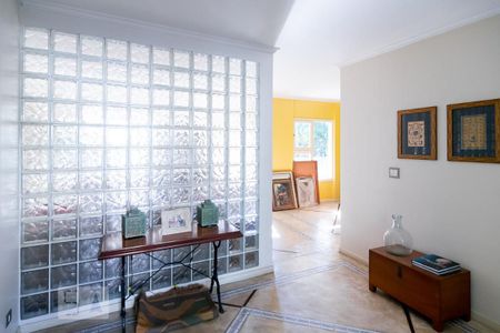 Casa à venda com 440m², 5 quartos e 4 vagas Casa à venda com 440m², 5 quartos e 4 vagasHall Entrada