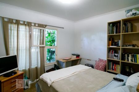 Casa à venda com 440m², 5 quartos e 4 vagas Casa à venda com 440m², 5 quartos e 4 vagasQuarto 1