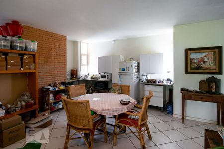 Casa à venda com 440m², 5 quartos e 4 vagas Casa à venda com 440m², 5 quartos e 4 vagasEdícula