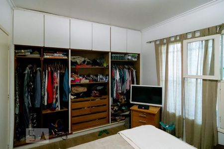 Casa à venda com 440m², 5 quartos e 4 vagas Casa à venda com 440m², 5 quartos e 4 vagasQuarto 1