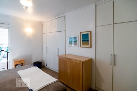 Casa à venda com 440m², 5 quartos e 4 vagas Casa à venda com 440m², 5 quartos e 4 vagasQuarto 4 - Suíte