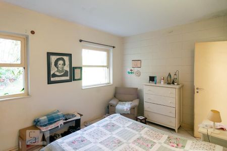 Casa à venda com 440m², 5 quartos e 4 vagas Casa à venda com 440m², 5 quartos e 4 vagasEdícula Quarto - Suíte