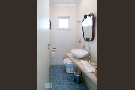 Casa à venda com 440m², 5 quartos e 4 vagas Casa à venda com 440m², 5 quartos e 4 vagasLavabo