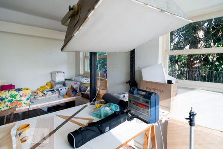 Casa à venda com 440m², 5 quartos e 4 vagas Casa à venda com 440m², 5 quartos e 4 vagasStudio