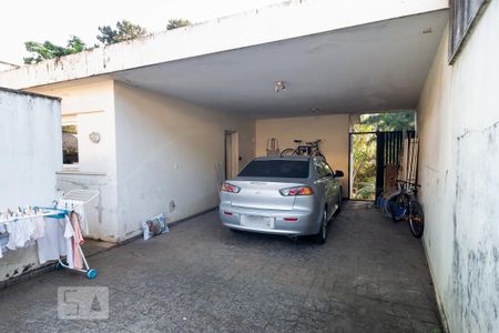 Casa à venda com 440m², 5 quartos e 4 vagas Casa à venda com 440m², 5 quartos e 4 vagasGaragem