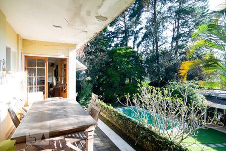 Casa à venda com 440m², 5 quartos e 4 vagas Casa à venda com 440m², 5 quartos e 4 vagasVaranda