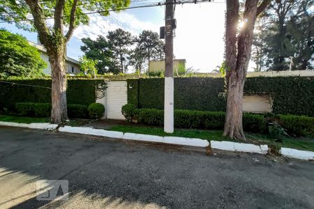 Casa à venda com 440m², 5 quartos e 4 vagas Casa à venda com 440m², 5 quartos e 4 vagasFachada