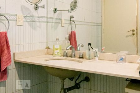 Casa à venda com 440m², 5 quartos e 4 vagas Casa à venda com 440m², 5 quartos e 4 vagasBanheiro Social