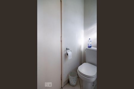 Casa à venda com 440m², 5 quartos e 4 vagas Casa à venda com 440m², 5 quartos e 4 vagasEdícula Banheiro Quarto - Suíte