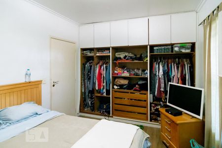 Casa à venda com 440m², 5 quartos e 4 vagas Casa à venda com 440m², 5 quartos e 4 vagasQuarto 1