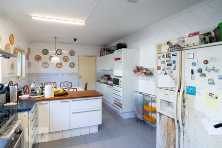 Casa à venda com 440m², 5 quartos e 4 vagas Casa à venda com 440m², 5 quartos e 4 vagasCozinha